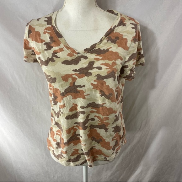 Old Navy Everywear Short Sleeve Camo tee - Picture 1 of 14